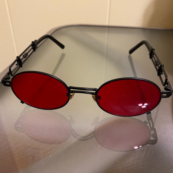 (UNISEX) Red & Black Oval Frames - Picture 3 of 4